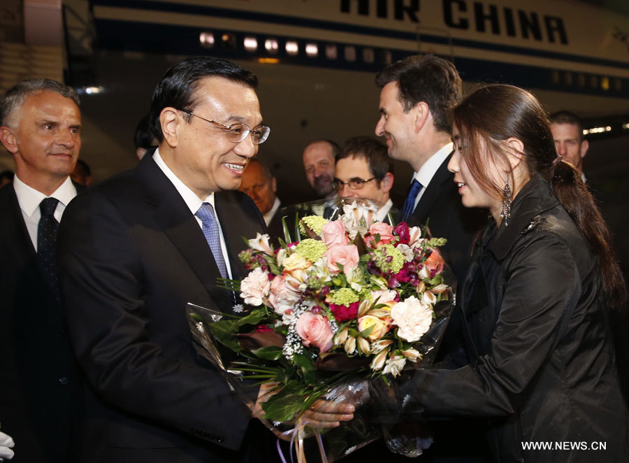 PM chino llega a Suiza en primer viaje a Europa