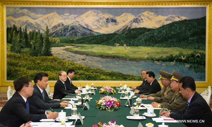 Alto dirigente chino se reúne con enviado especial de RPDC