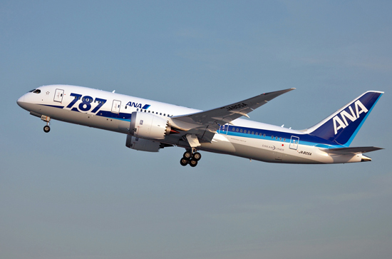 Japón realiza primer vuelo de pasajeros con el Boeing 787