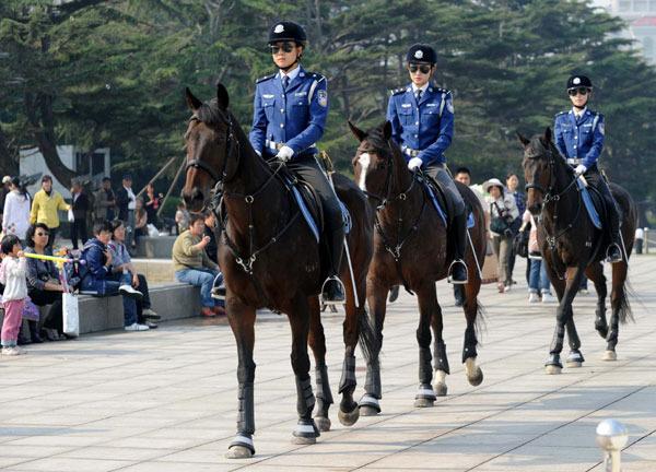 Policía montada de Dalian debería ser ‘desmontada’