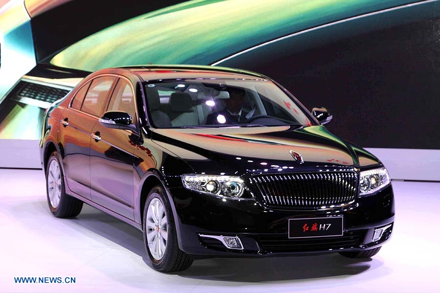 Grupo chino FAW presenta auto de lujo modelo H7