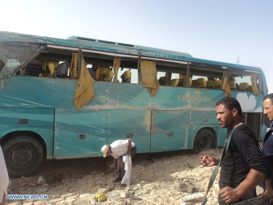 Mueren 5 turistas mexicanos por vuelco de autobús en Sinaí, Egipto