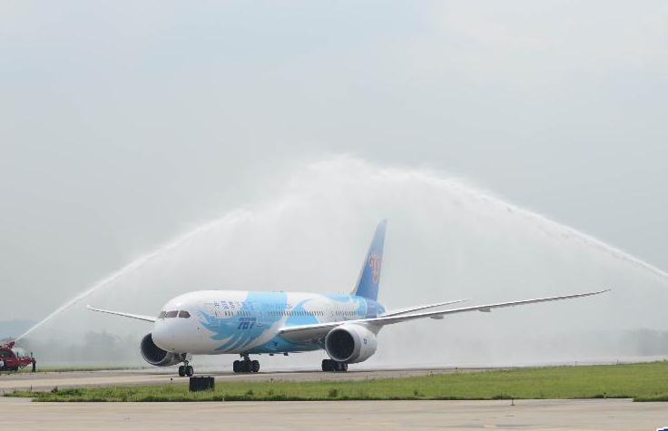 El primer Boeing 787 Dreamliner importado a China llegó a Guangzhou