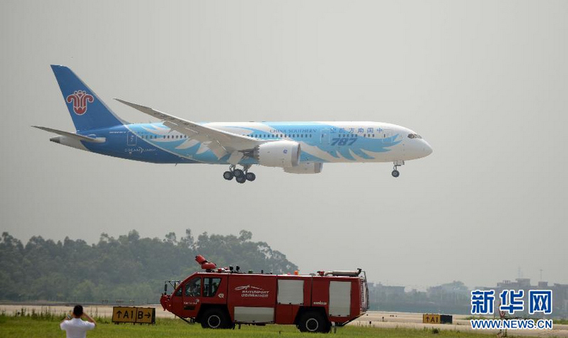 El primer Boeing 787 Dreamliner importado a China llegó a Guangzhou 3