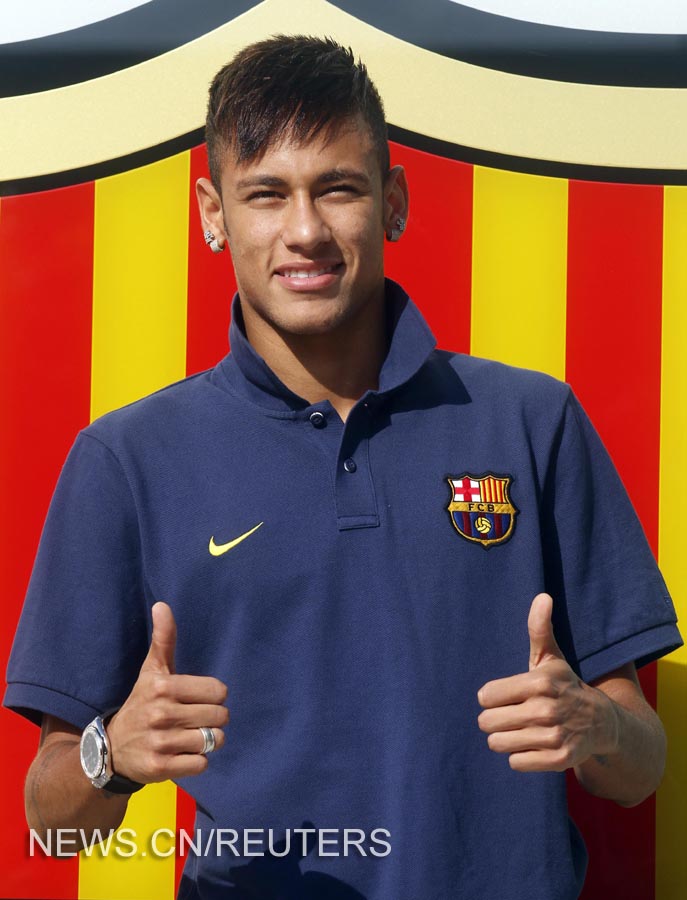Fútbol: Presenta Barcelona a brasileño Neymar ante afición