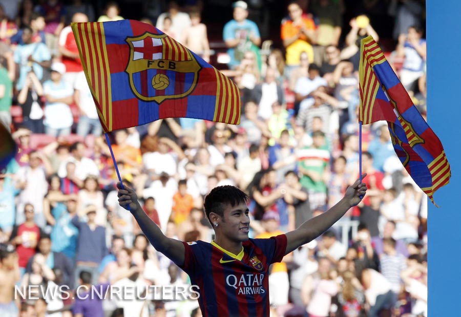Fútbol: Presenta Barcelona a brasileño Neymar ante afición