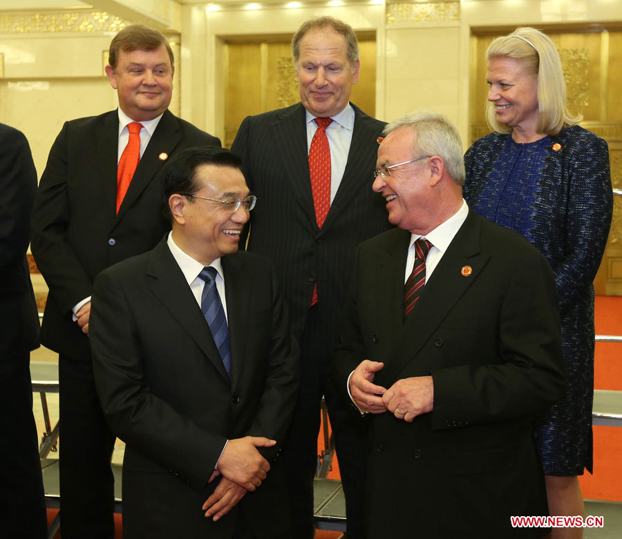 Primer ministro chino pide a firmas multinacionales profundizar cooperación