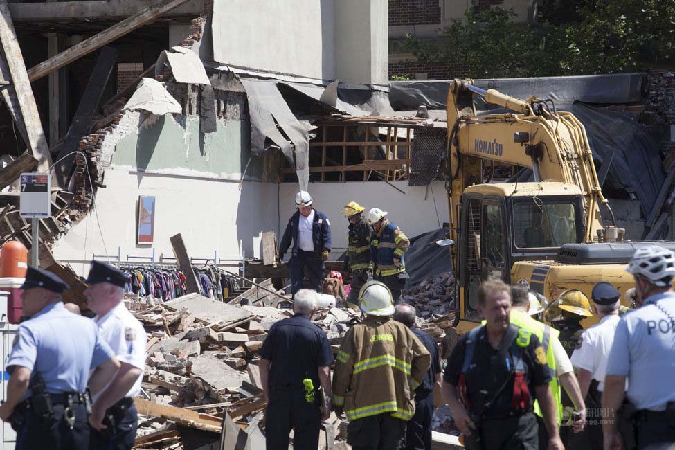 Quedan atrapadas al menos 10 personas por derrumbe de edificio en EEUU