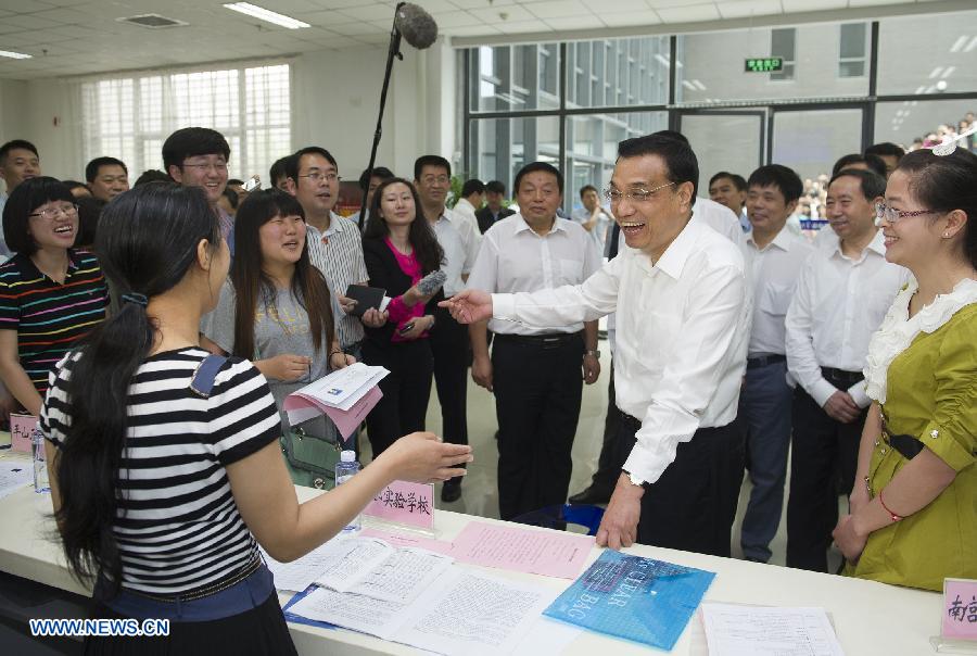 Premier chino pide innovar en sector fotovoltaico