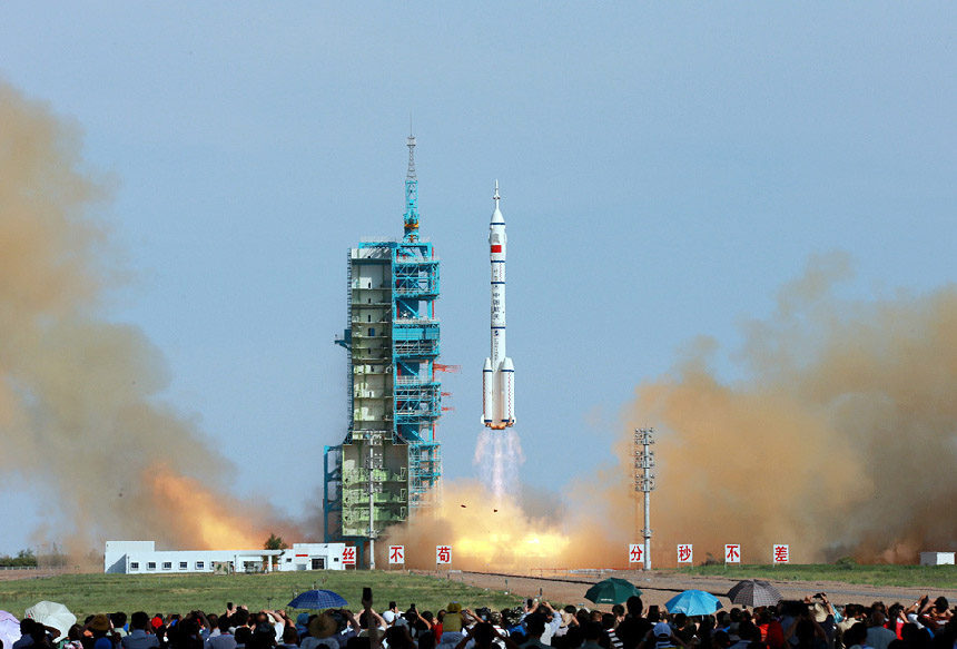 Despega nave espacial tripulada Shenzhou-X de China