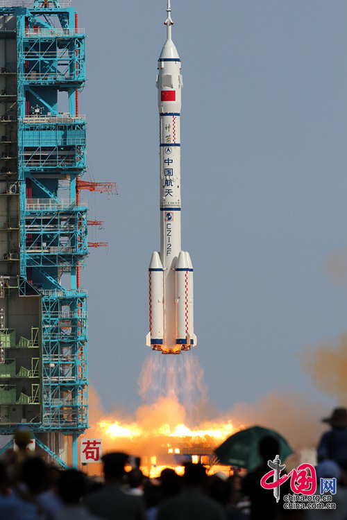Despega nave espacial tripulada Shenzhou-X de China