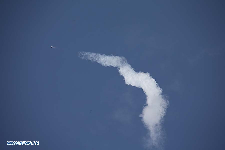 China lanza nave espacial tripulada Shenzhou-10