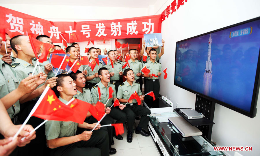 Crecen sueños de aficionados chinos al espacio por lanzamiento de Shenzhou-10 2