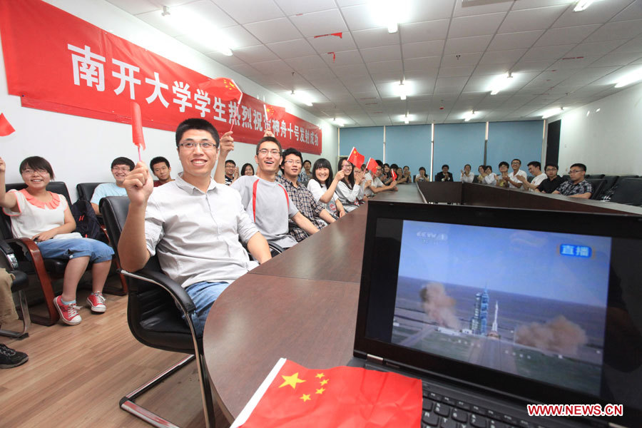 Crecen sueños de aficionados chinos al espacio por lanzamiento de Shenzhou-10 3