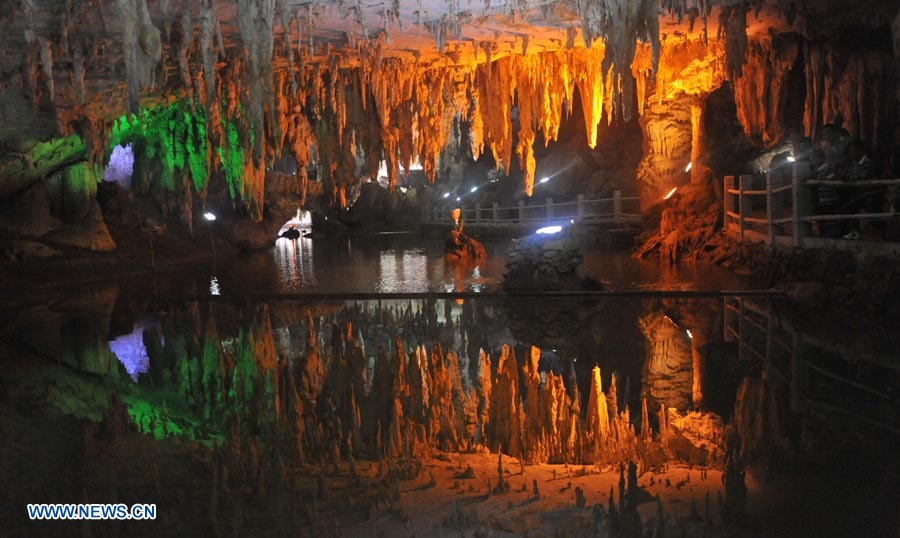Guangxi: Bello paisaje de cueva Jinlun 