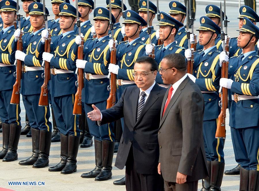 Primer ministro chino conversa con homólogo etíope sobre relaciones bilaterales 