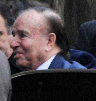Justicia condena a ex presidente argentino por venta ilegal de armas