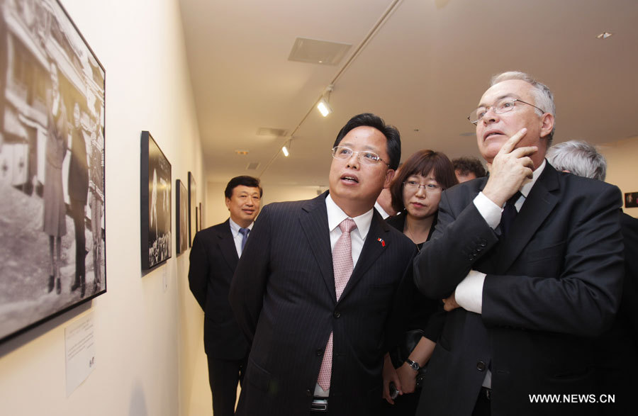 Inauguran en París exposición fotográfica sobre 50 años de relaciones China-Francia  (4)