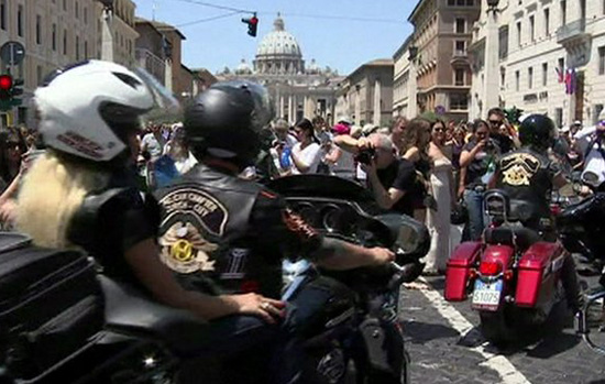 Motociclistas acuden a Plaza de San Pedro para bendición papal