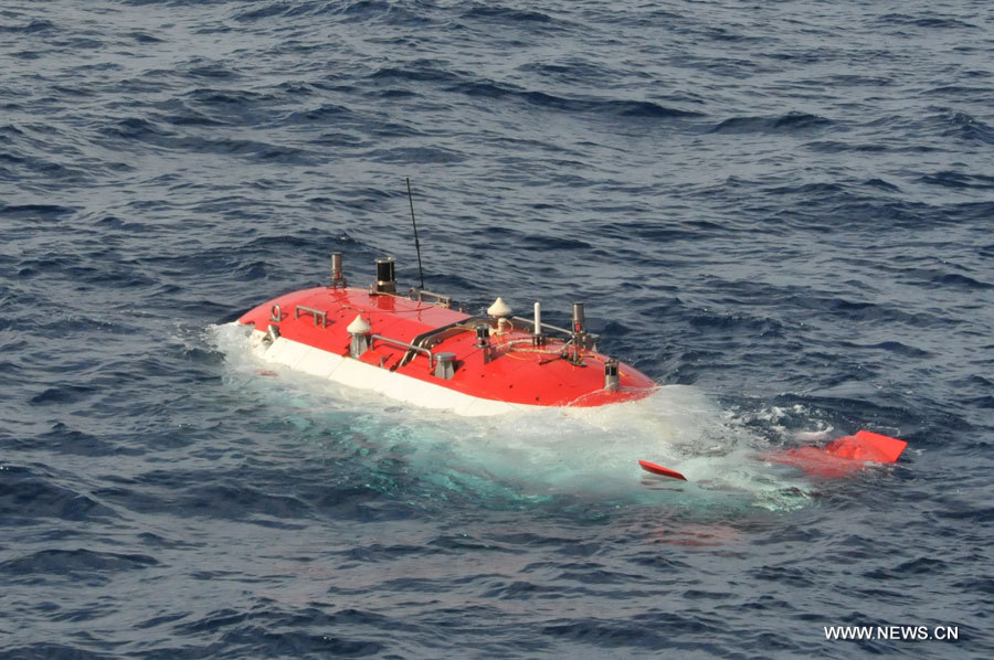 Submarino tripulado chino completa inmersión en mar profundo