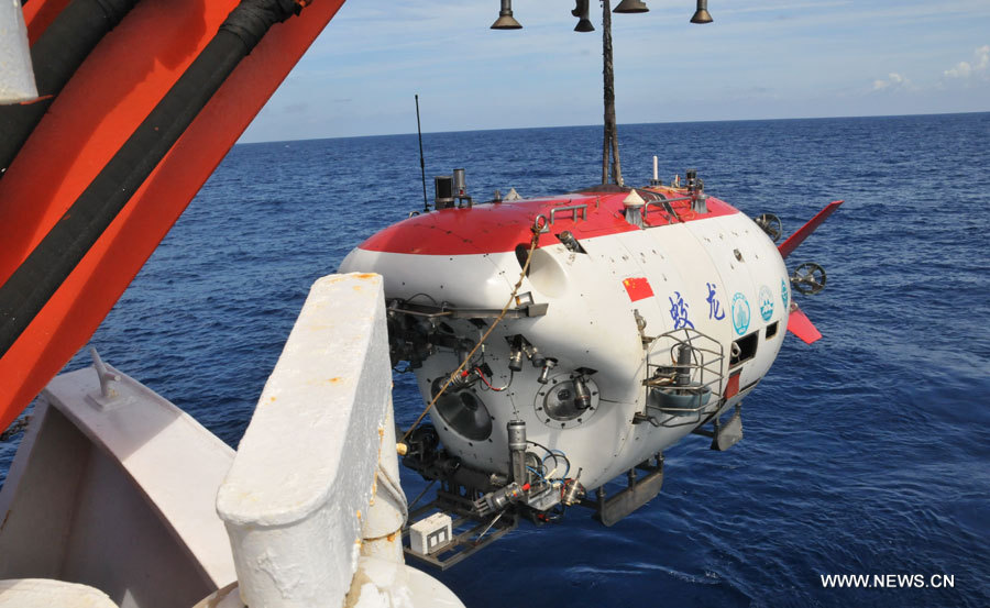 Submarino tripulado chino completa inmersión en mar profundo