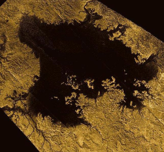 Fotografían un inmenso océano en Titán