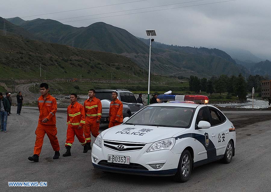 Crece a 13 cifra de muertes por caída de autobús a valle en China