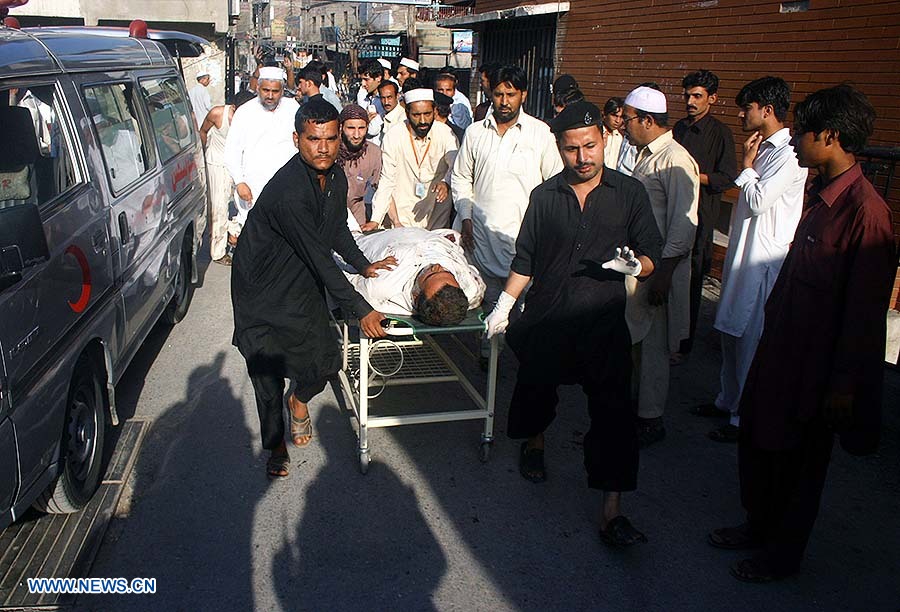 Atentado suicida deja 20 muertos y 50 heridos en noroeste de Pakistán