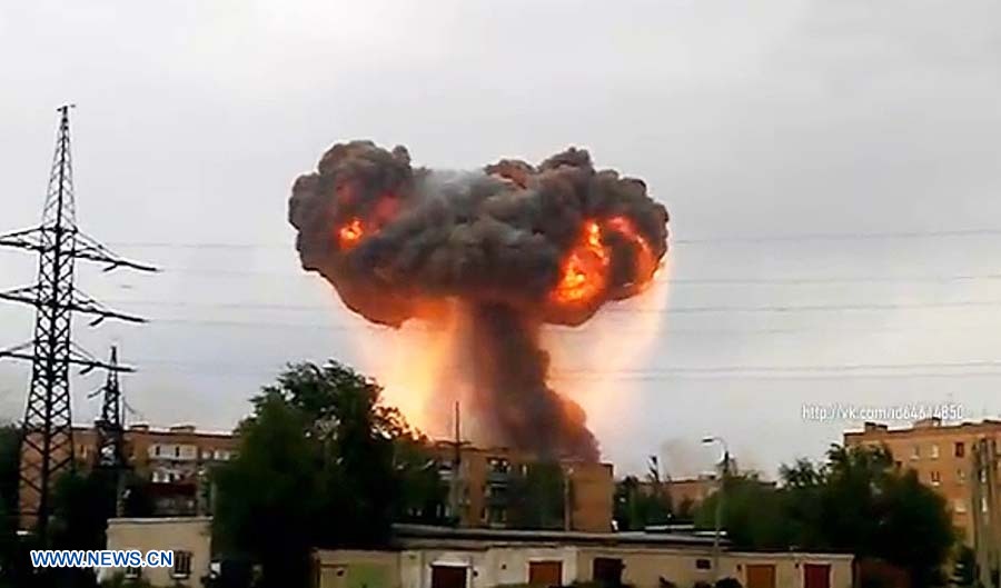 Rusia evacua a 6.000 personas por explosiones en depósito de municiones