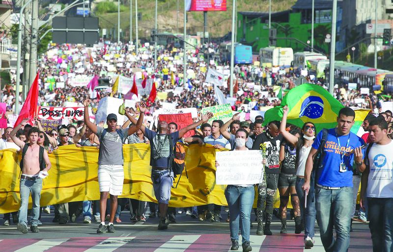Alcalde de Sao Paulo descarta como "imposible" anular alza al transporte pese a protestas