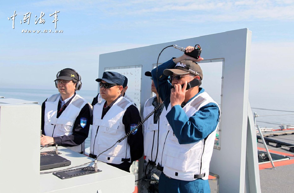 Cazas de guerra realizan ejercicios de entrenamiento en el portaaviones chino  (3)