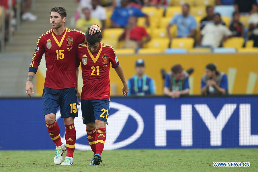 España marca diferencia entre fútbol profesional y amateur