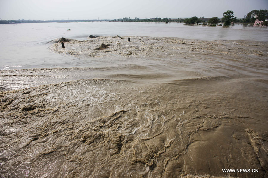 Asciende a 550 cifra de muertos por inundaciones en norte de India
