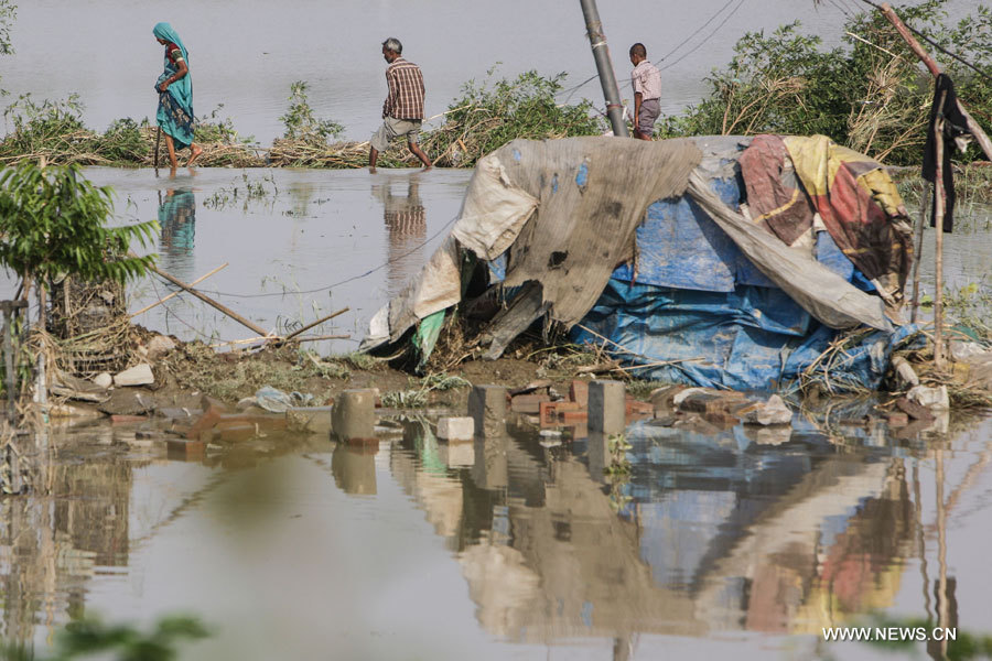 Asciende a 550 cifra de muertos por inundaciones en norte de India (5)