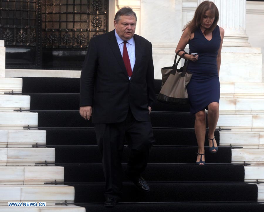 Líderes de coalición griega reorganizan gabinete