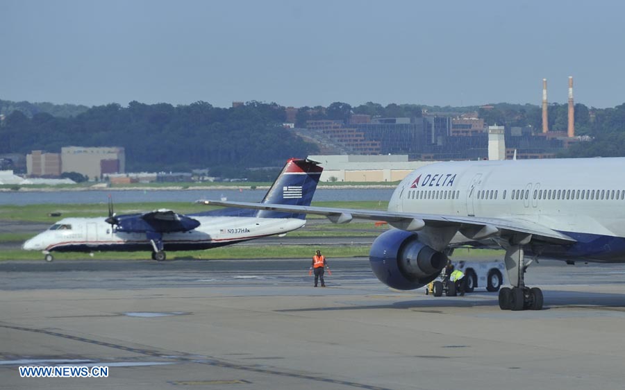 Avión se sale de pista en aeropuerto de Washington