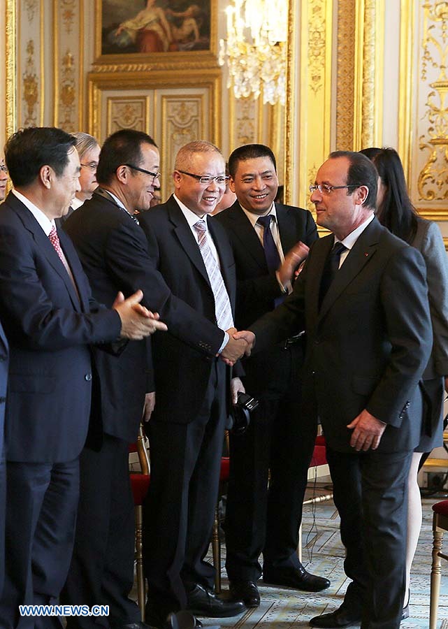 Hollande pide solucionar disputa comercial UE-China con negociaciones