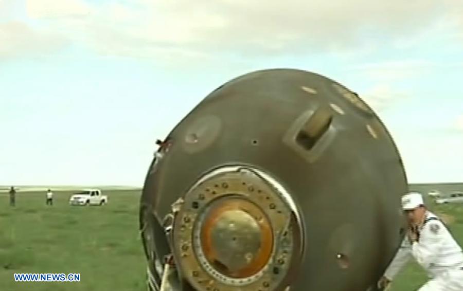 Aterriza con éxito cápsula de retorno de Shenzhou-10