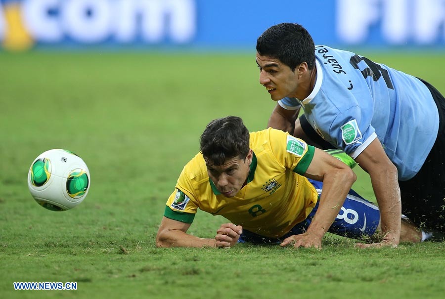 COPA CONFEDERACIONES: Brasil juega mal pero vence 2-1 a Uruguay y disputará final