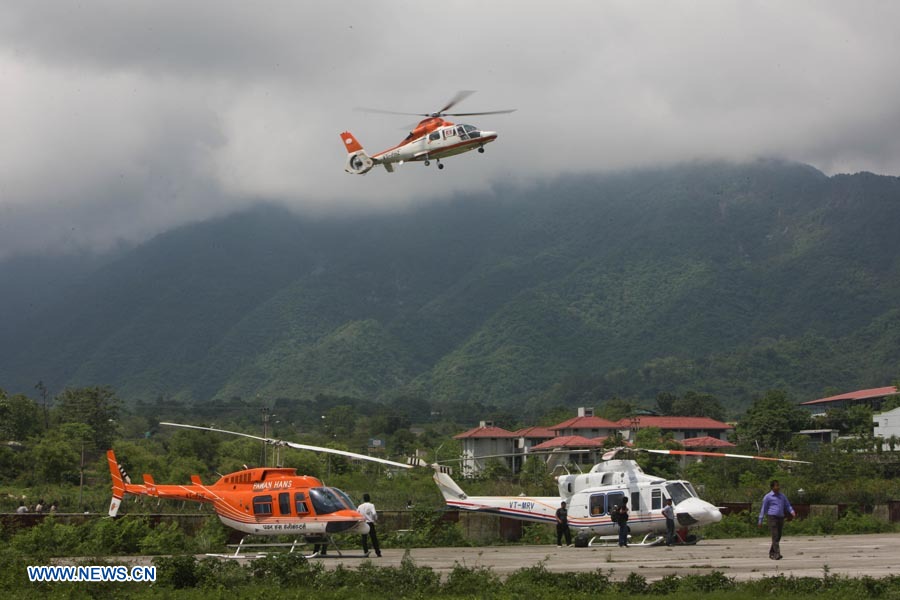 Siguen varadas 5.000 personas en norte de la India por inundaciones