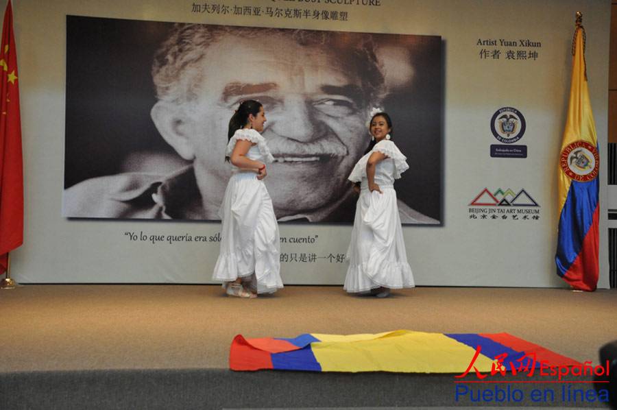 Develan en Pekín busto del escritor colombiano Gabriel García Márquez  (3)