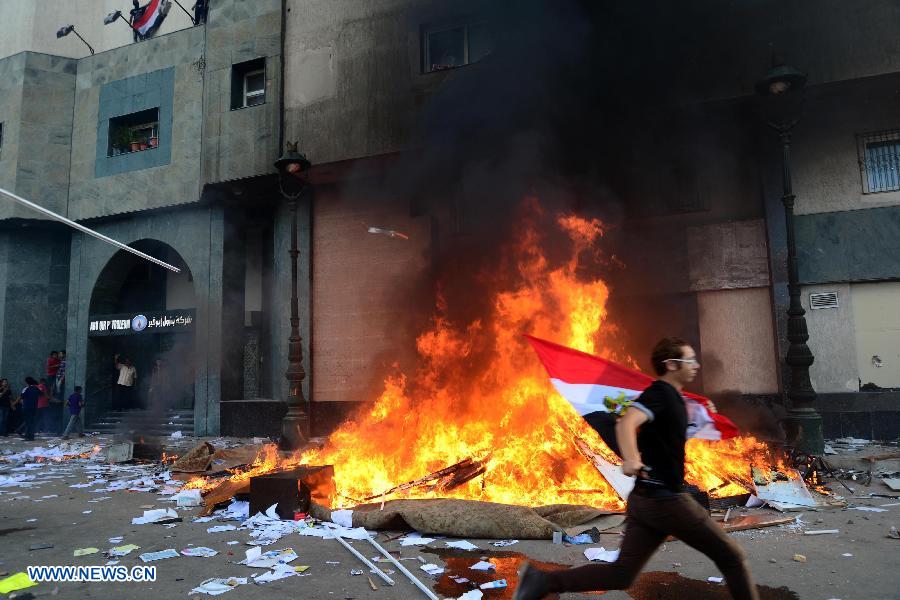 RESUMEN: Creciente violencia en Egipto deja cuatro muertos, incluyendo un estadounidense 