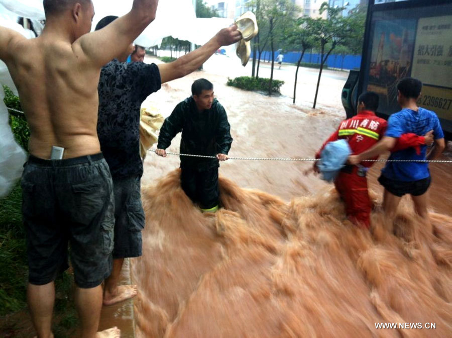 Tormentas de lluvia causan al menos 14 muertes en China