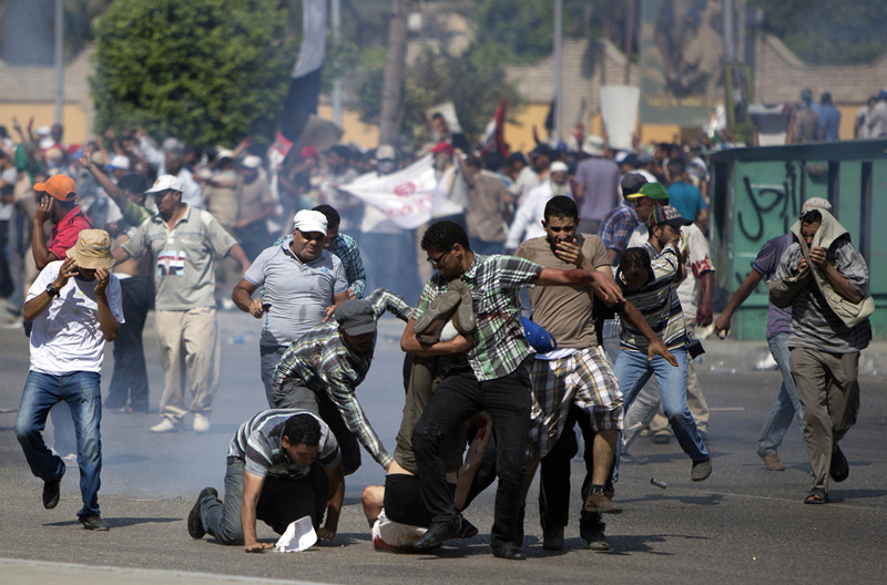 Enfrentamientos tras destitución de presidente egipcio provocan caos en El Cairo