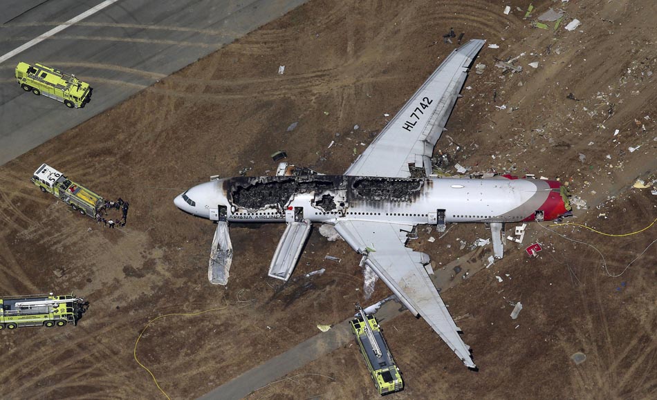 Autoridades federales de EEUU investigan accidente de avión Boeing 777
