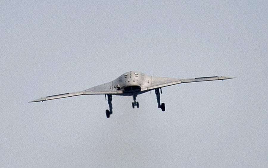 Un drone de EE.UU. X-47B realiza su primer aterrizaje en un portaaviones 3