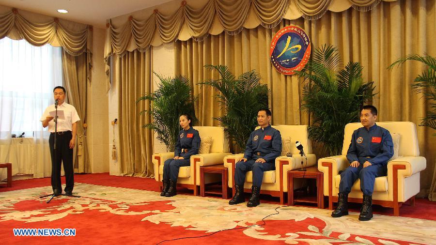 Astronautas de la misión espacial Shenzhou-10 de China finalizan cuarentena médica
