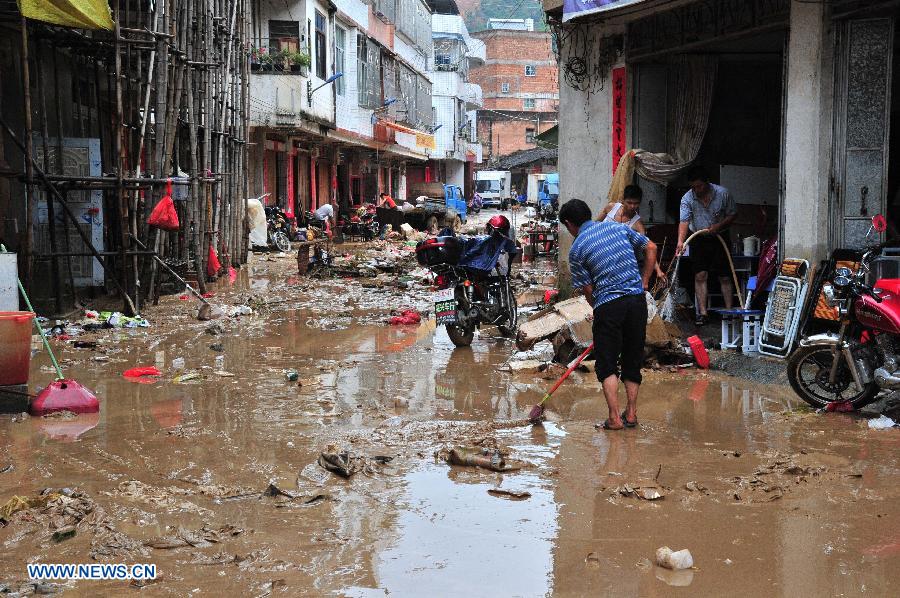 Tifón "Soulik" provoca 3 muertes en sur de China