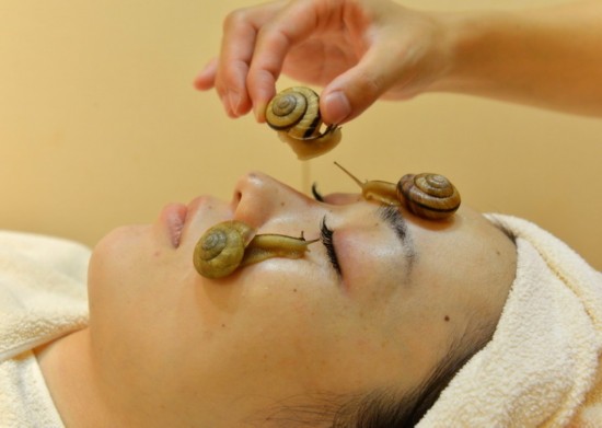 Tratamiento de belleza utilizando “baba” de caracol en Japón