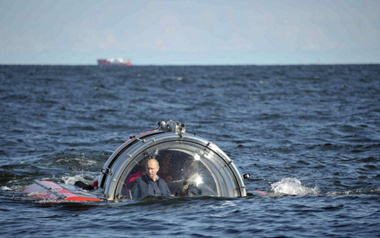 Putin se sumergió en el mar